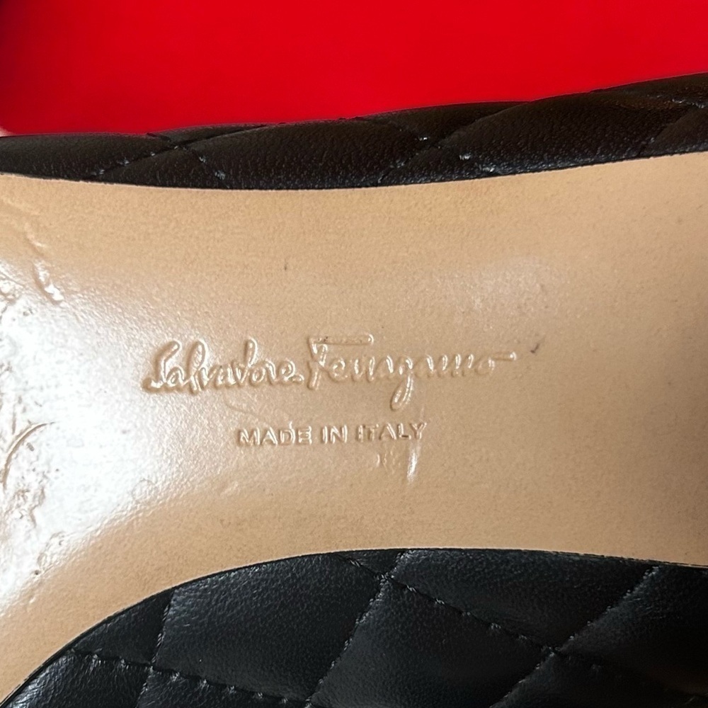 SALVATORE FERRAGAMO Vara Pump Size 6 - Picture 8 of 16